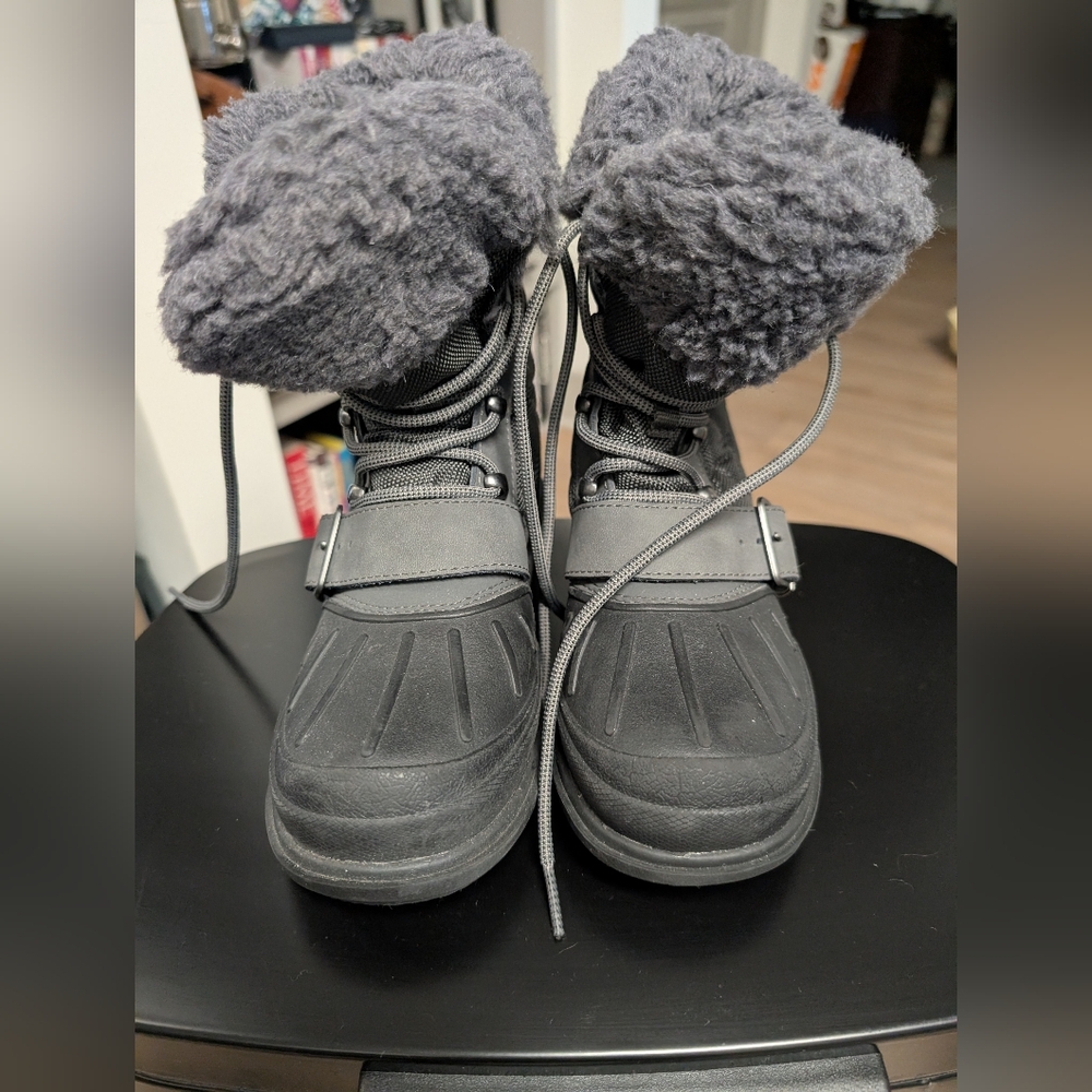 Cozy Gray Bearpaw Winter Boots In Good Condition Size 6